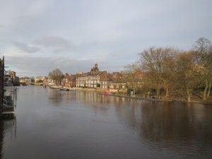 Fotografi af Ouse-flodens løb gennem York