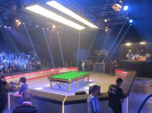 Der gøres klar til snooker i Jaguar Hall, Ricoh Arena - bemærk TV-studiet til højre i billedet