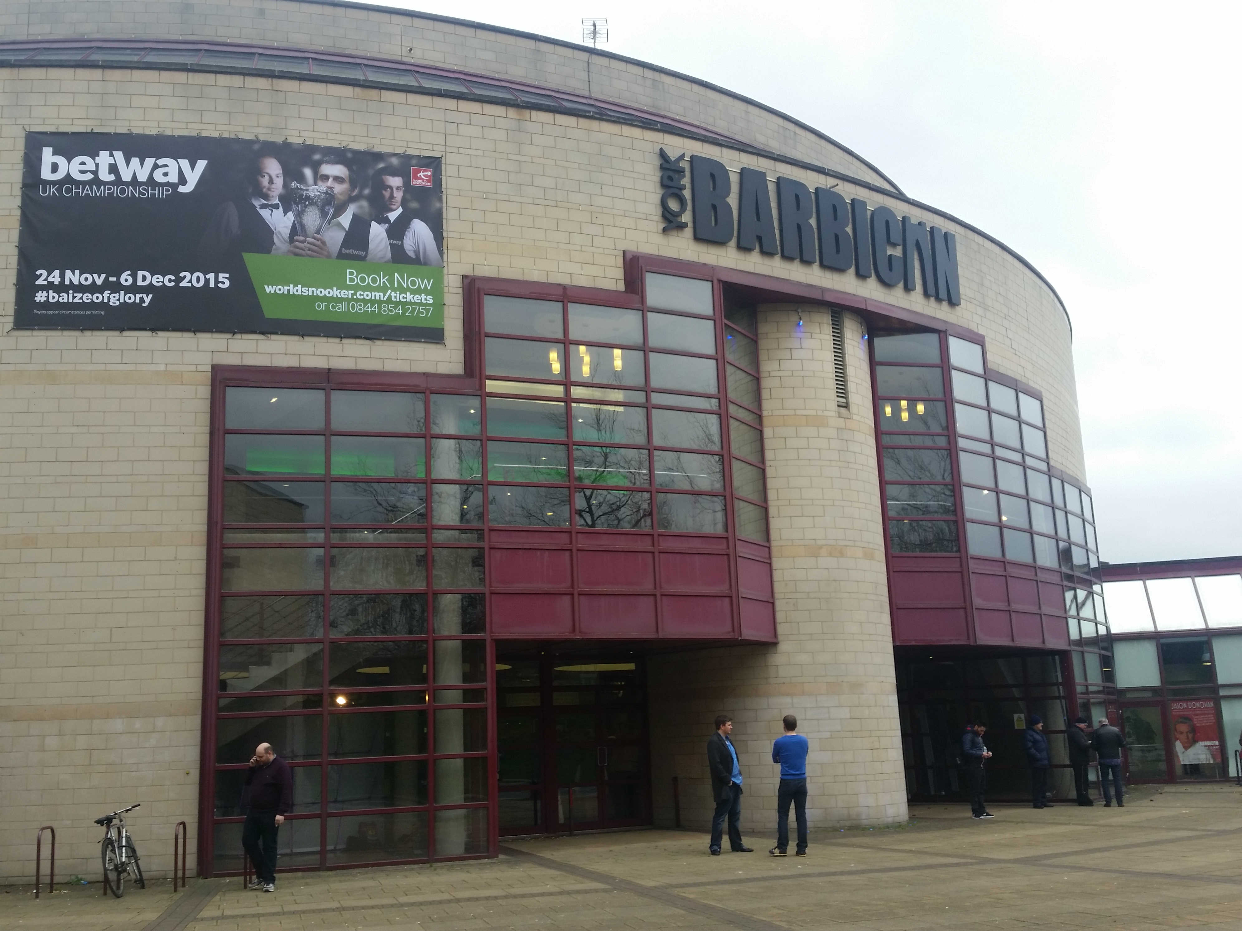 Foto af indgangen til Barbican i York hvor UK Championship i snooker bliver spillet